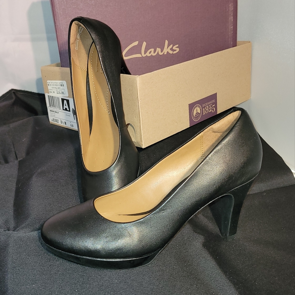 Clark's black heels 8.5M